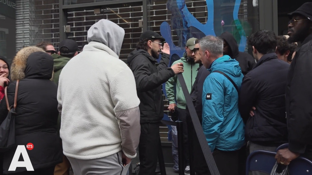 Disbelief among watch hunters on PC Hooftstraat after sale cancelled: 'Shame it wasn't better organized'