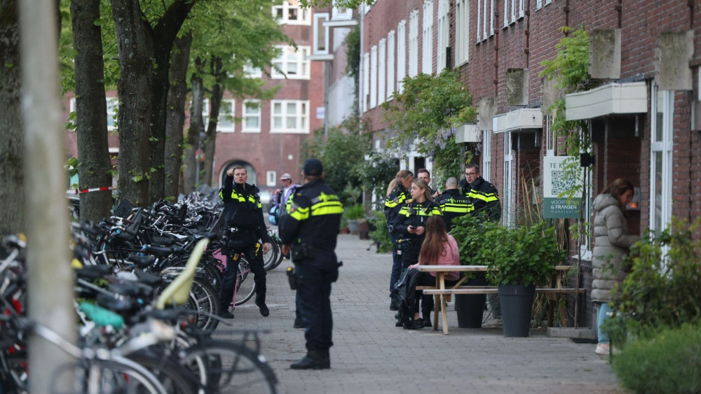 Minor stabs man after argument in home on Stuyvesantstraat in De Baarsjes