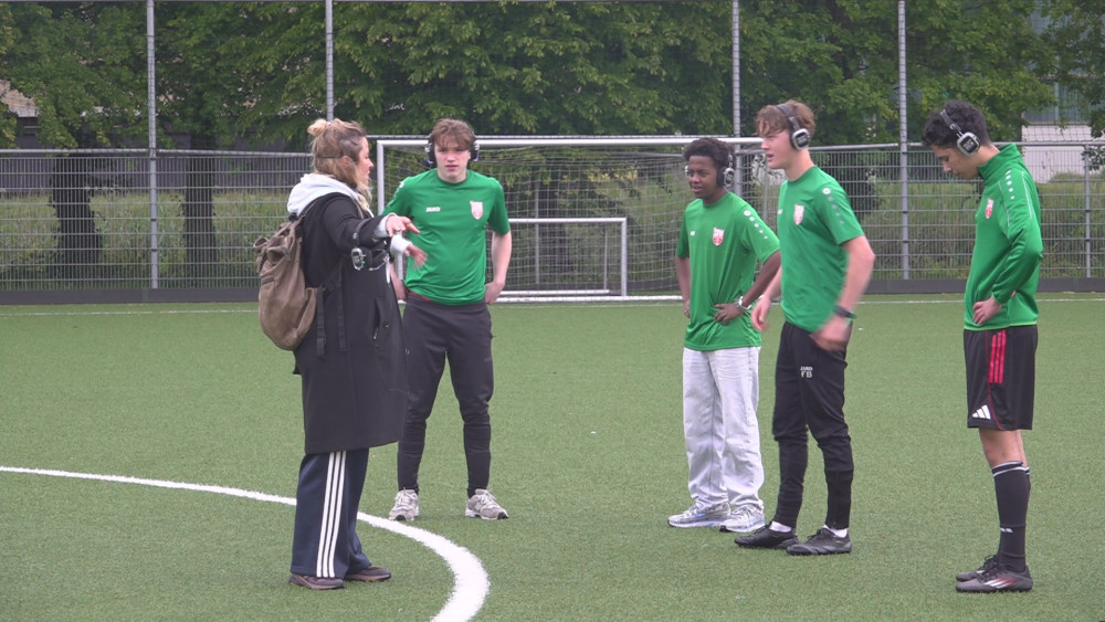 Performance about manosphere on football pitch: "As a man, I'm not used to being vulnerable"
