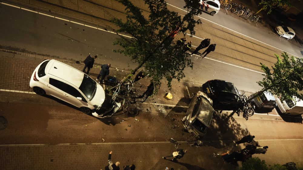 Man under the influence causes havoc on Frederik Hendrikstraat