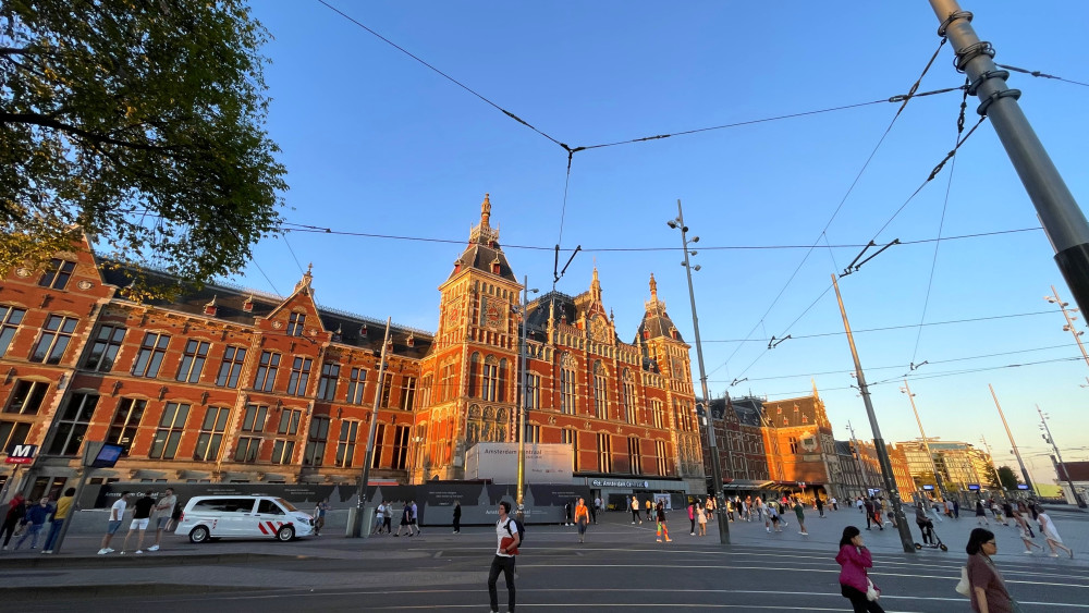 Man (30) kicked unconscious outside Central Station, police arrest four suspects