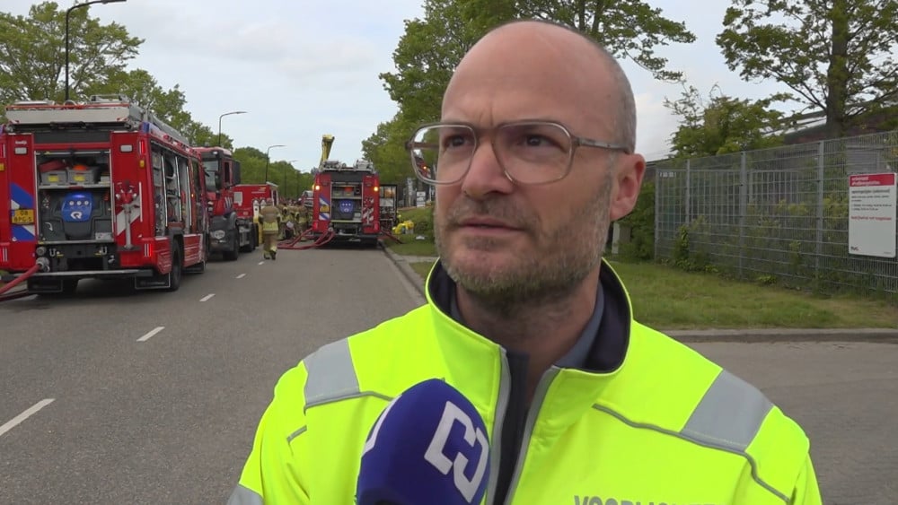 Omwonenden zagen Schagense bedrijvenpanden afbranden: "Vatten één voor één vlam"
