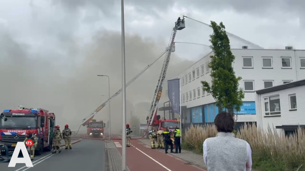 Large fire at business premises in Diemen causes heavy smoke