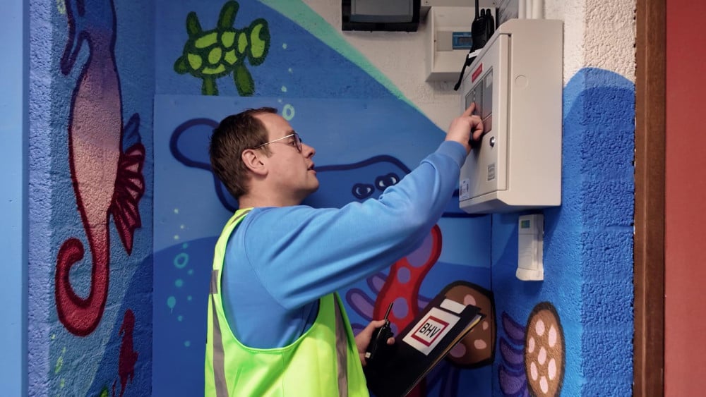The air raid siren sounds: what should you do and what happens at school?