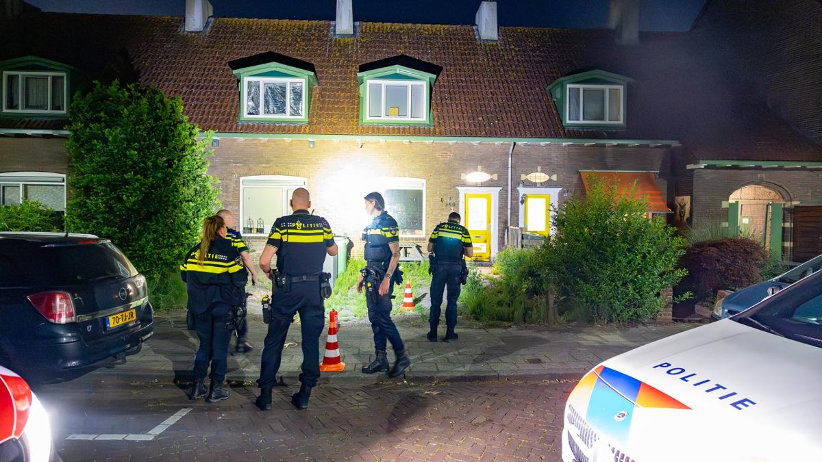 Voordeur beschadigd bij explosie in Haarlem