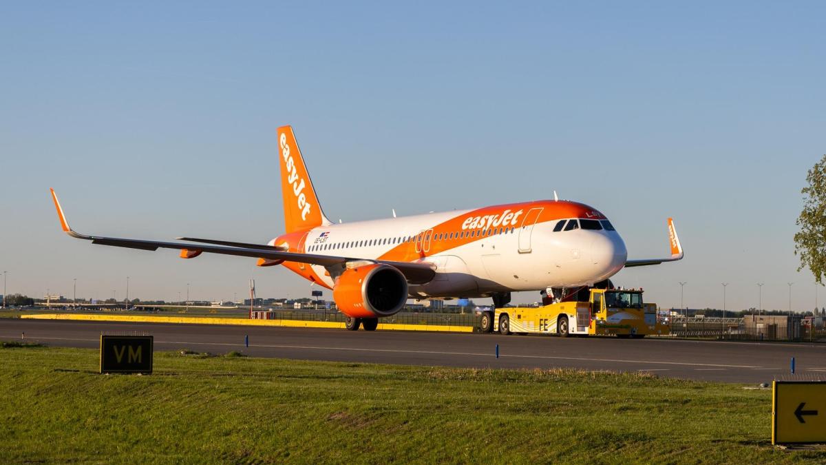 Schiphol wil groener taxiën, maar elektrische taxibot kan nog lang niet overal rijden