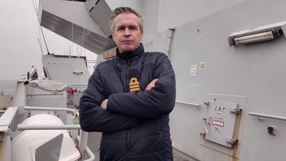 Russische schepen onder de loep: hoe de marine verdachte vaartuigen begeleidt