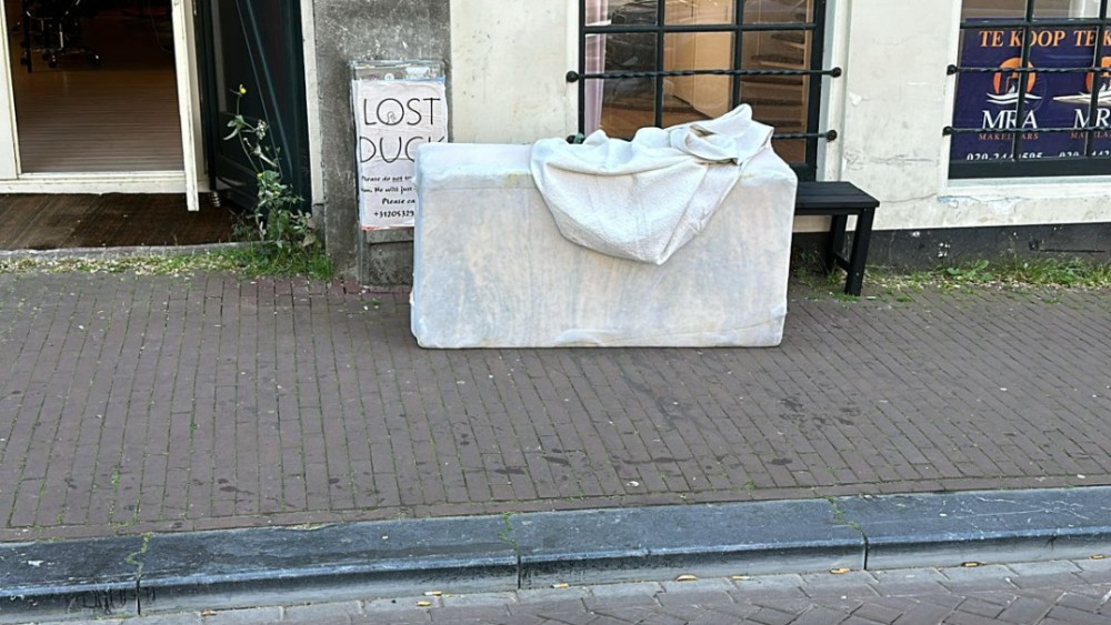 Foam block falls from 'great height' onto woman on Bloemgracht, taken to hospital
