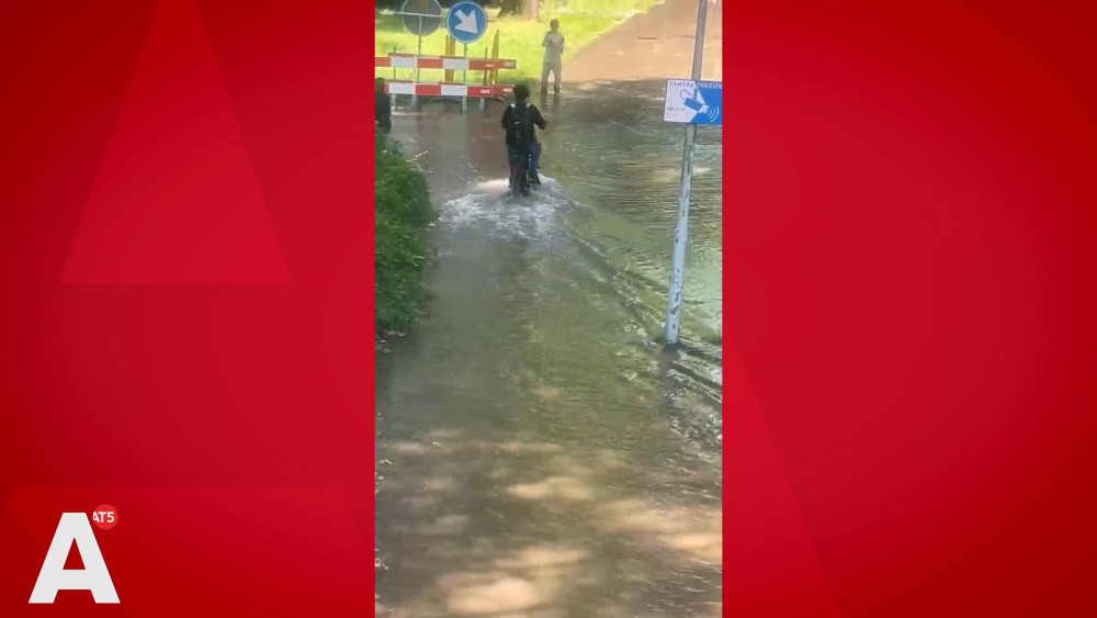 Water main burst during construction: three million liters of water on the street in North