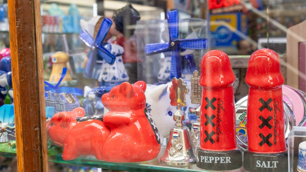 Labor Inspectorate closes two souvenir shops for repeated violations