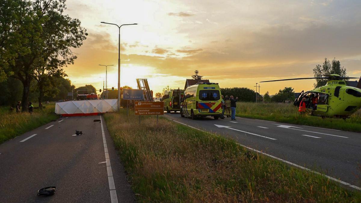 Automobilist overleden na botsing tegen boom in Uithoorn