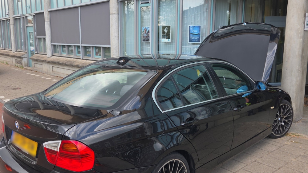Motorist crashes into Houtmankade police station facade, driver arrested