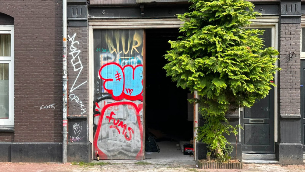 Former garage on De Wittenkade squatted