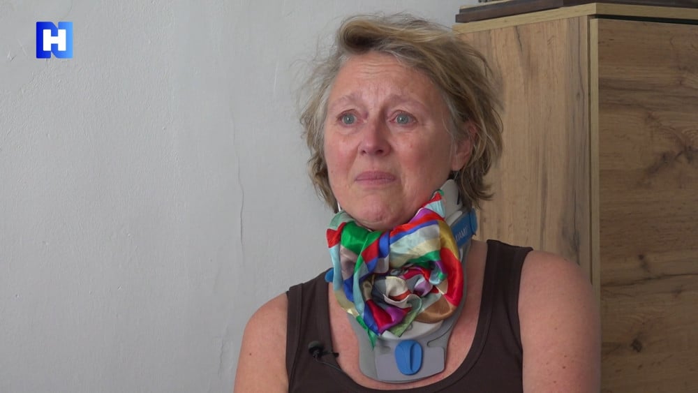 Sabine hit on head by large foam block, broke her neck: "I knew this was completely wrong"