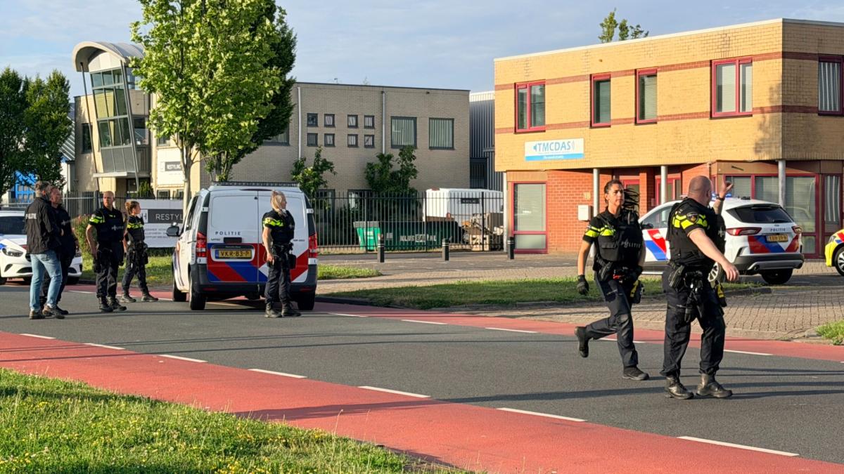Meerdere gewonden bij steekpartij in Heerhugowaard, politie omsingelt pand