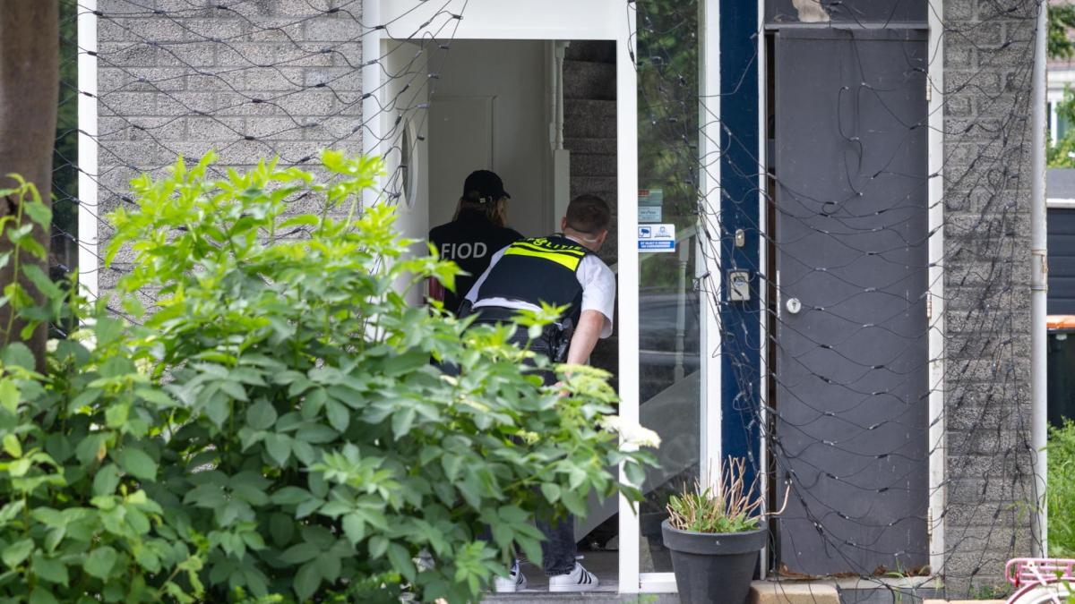 FIOD valt woning in Heemskerk en bedrijfspand in Beverwijk binnen