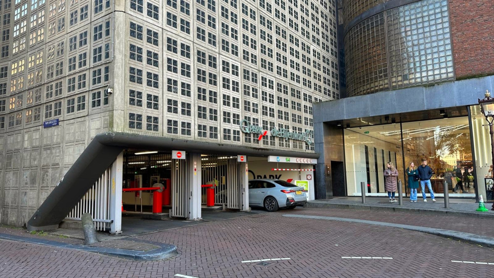 Bijenkorf garage owner 'open to dialogue' on closure and housing development