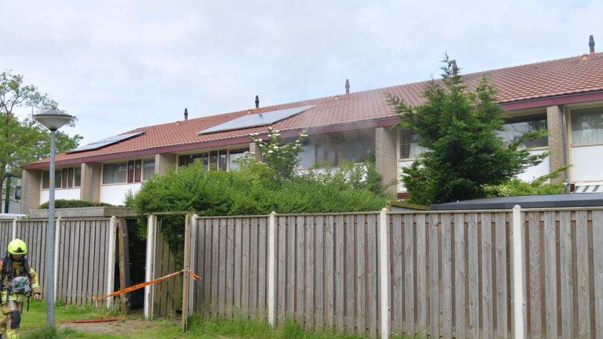 Grote brand in woning Anna Paulowna, omliggende huizen ontruimd