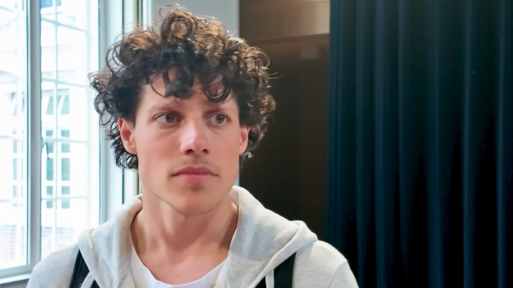 Schlagerzanger, Sinterklaashulpje en serieus acteur, Sem Ben