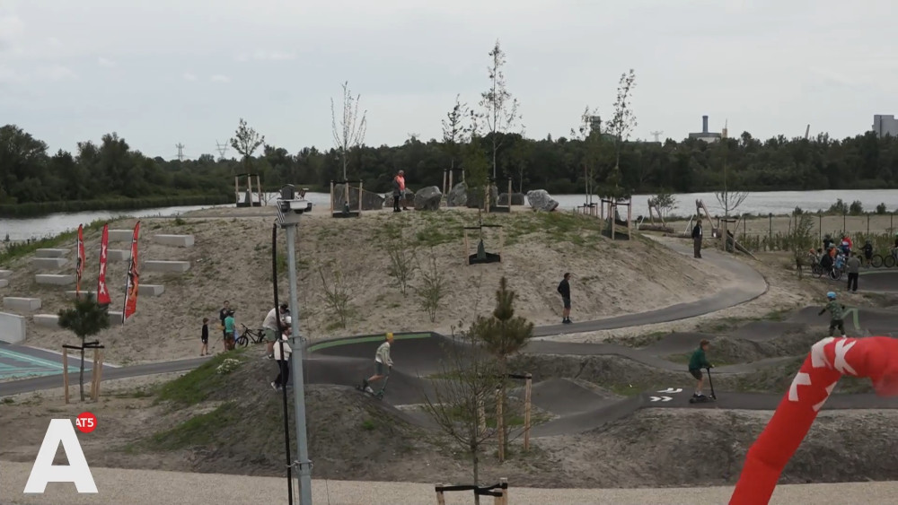 Tagore Park opens in no man's land on Strandeiland: "Had to scoot for half an hour"