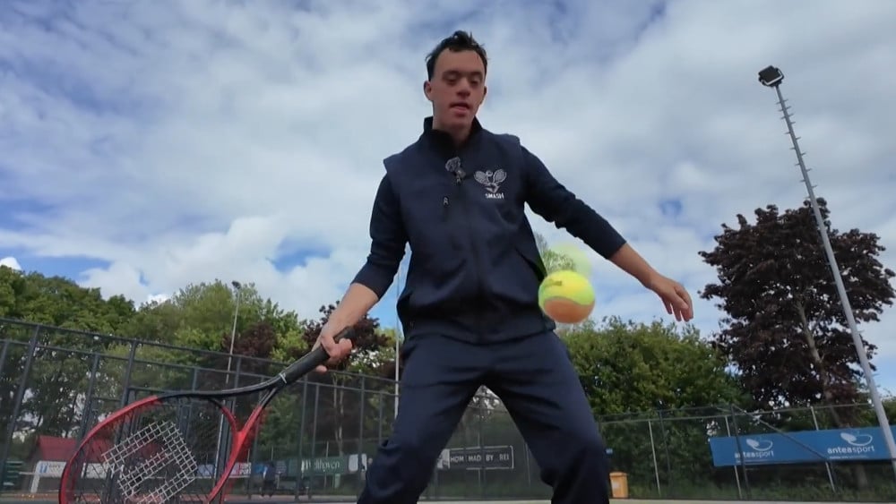 Tennisser Lucas doet in zijn Haarlem mee aan Special Olympic