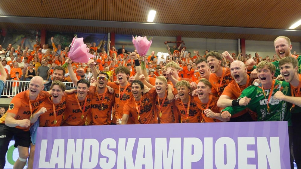 Handballers Volendam na 13 jaar weer landskampioen, Aalsmeer
