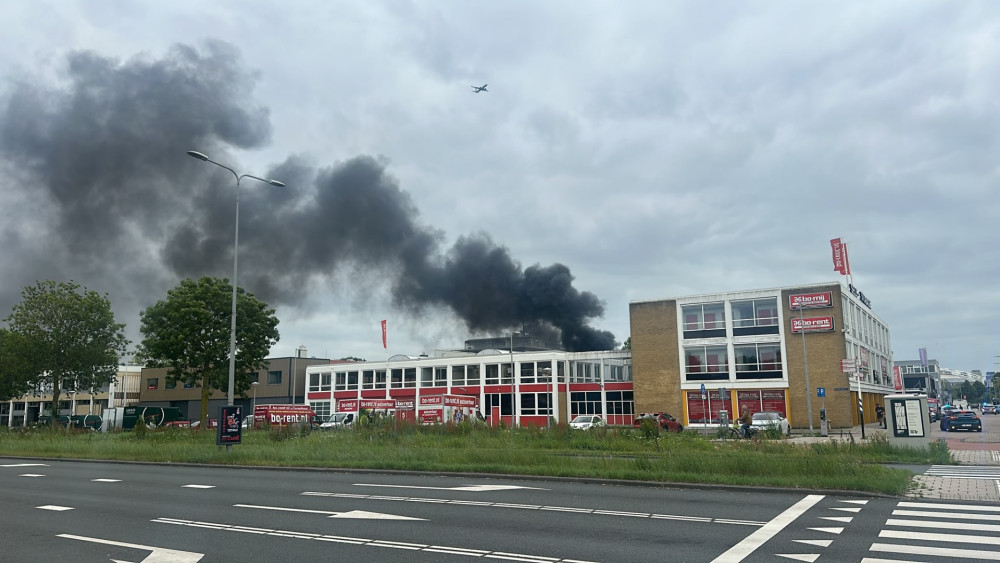 Food truck fire in Duivendrecht, smoke visible across the city