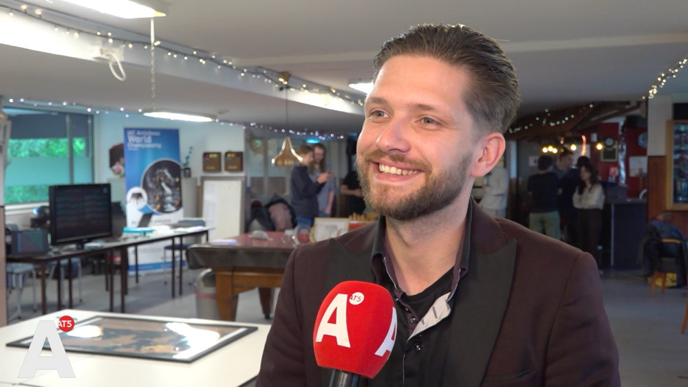 Who loses all pieces fastest at the Anti-Chess World Championship: "I'm a terrible chess player, but a good anti-chess player"