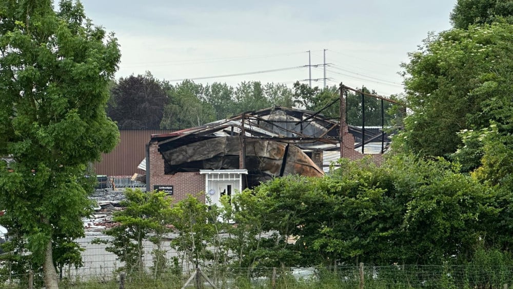 Eigenaren bedrijven verslagen na verwoestende brand in Zwaan