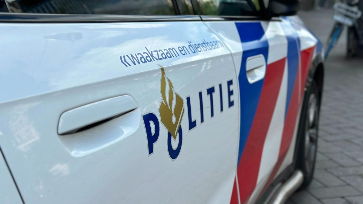 Aanvaring op Waddenzee tussen vissersboot en zeiljacht • Bewoner naar ziekenhuis na woningbrand