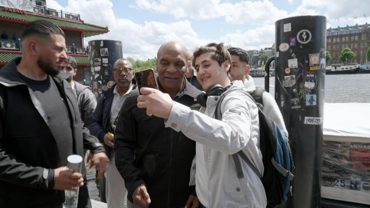 Bokslegende Mike Tyson weer in Amsterdam voor opening coffeeshop