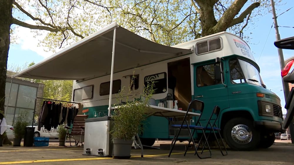 Future of mobile drug support bus uncertain again: "Risk of losing track of users"