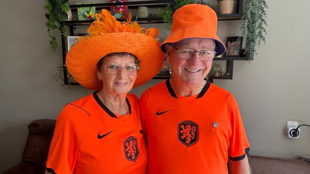 Superfans John en Erica vliegen Oranje achterna richting WK: