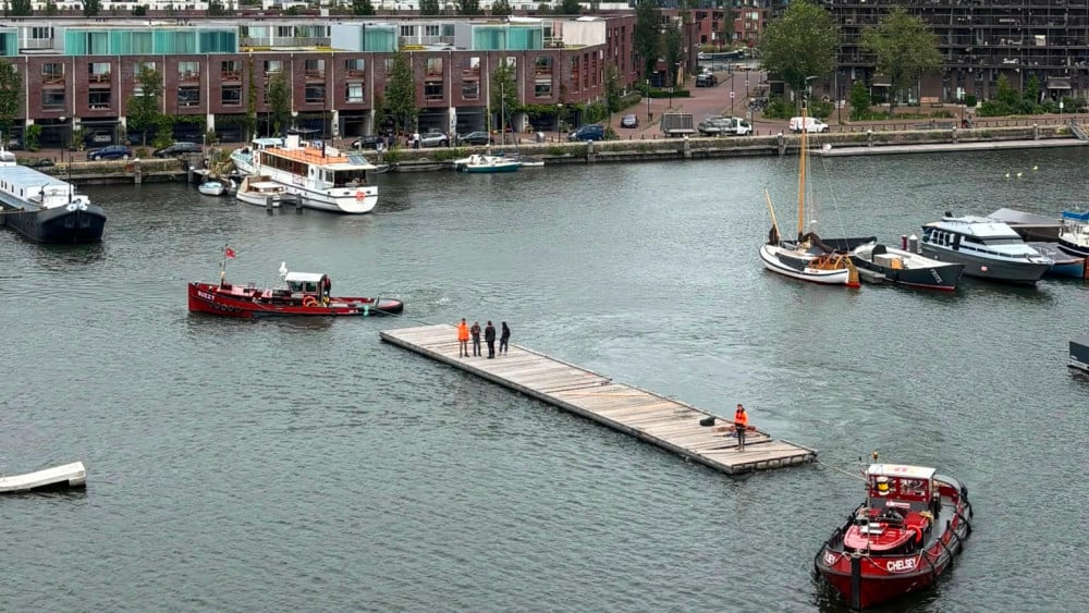 Part of Borneokade jetty finally removed