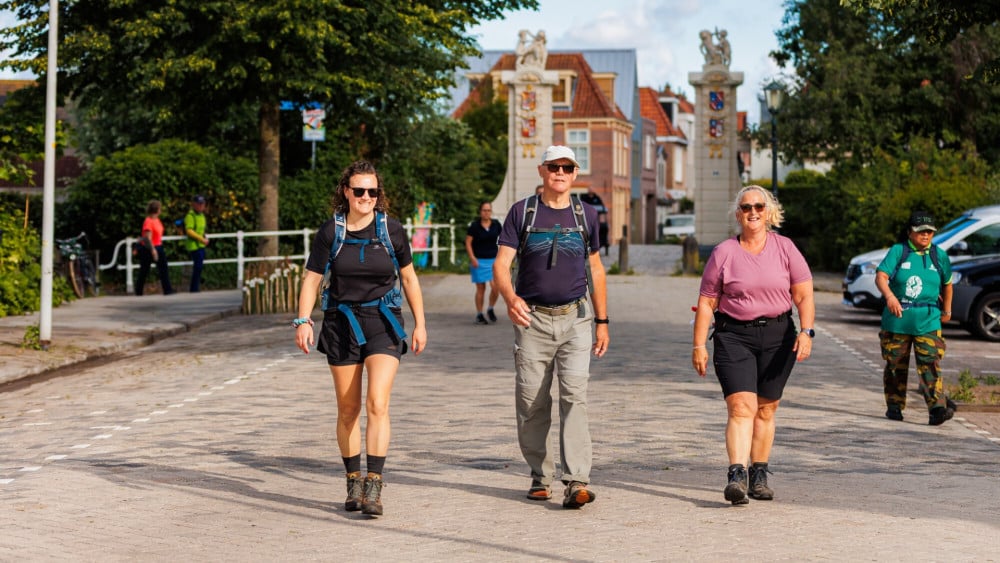 Compilatie: goede doelen, afscheid en opnieuw zon 