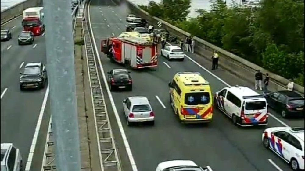 Zeeburgertunnel partially closed after multi-vehicle accident