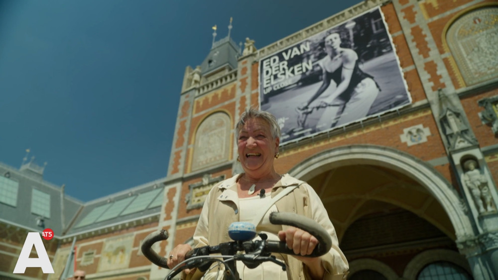 Helena revealed as face of Van der Elsken exhibition: "I stuck my tongue out, I don't like photos"