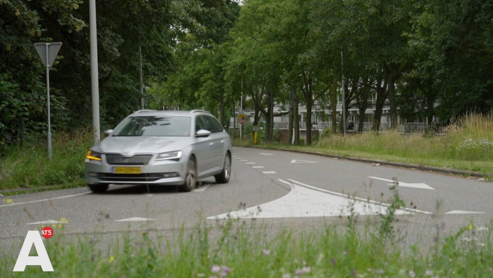 So many accidents occur at this intersection that the municipality is now intervening