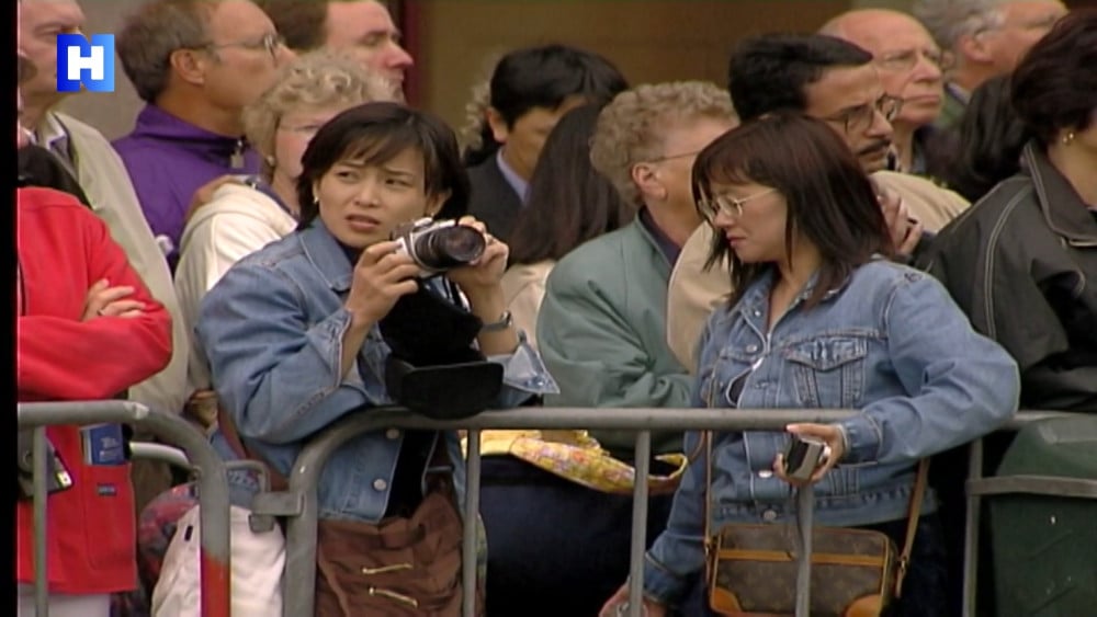 Many Japanese on Dam Square in Amsterdam for emperor's visit: "This is very rare"