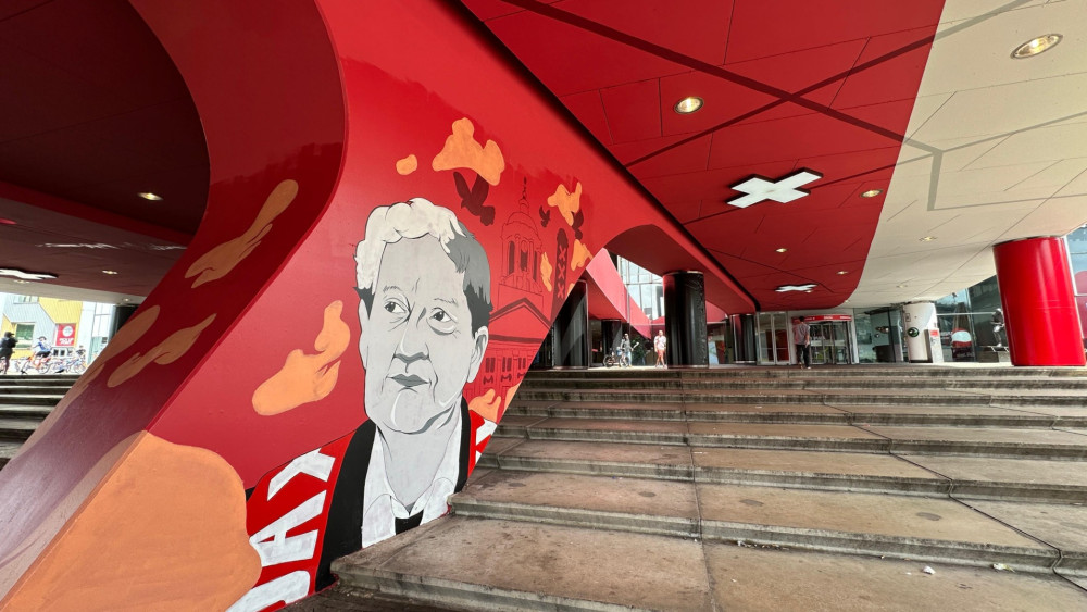 Johan Cruyff, Eberhard van der Laan and illuminated St. Andrew's crosses: Arena area refurbished