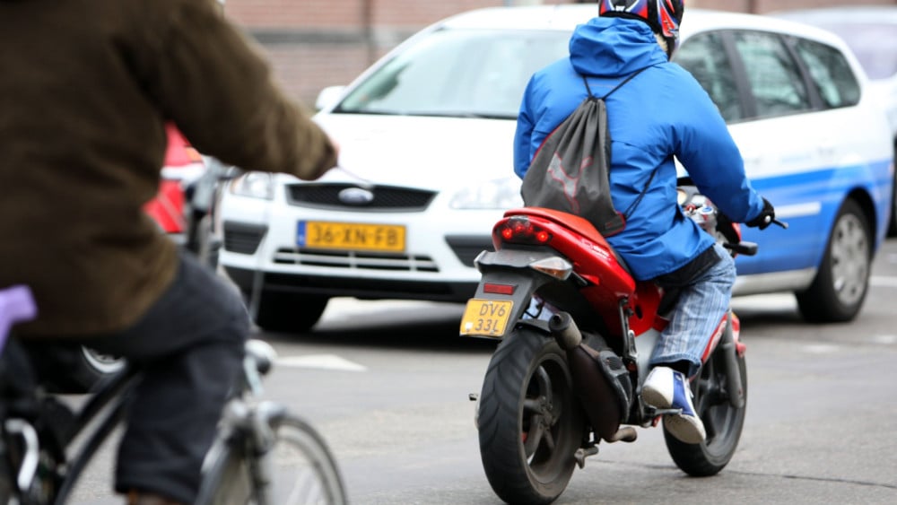 Haarlem bant benzinebrommers uit binnenstad vanaf 2028