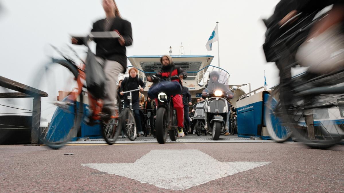 Dit weekend opnieuw minder ponten in Amsterdam door tekort aan schippers