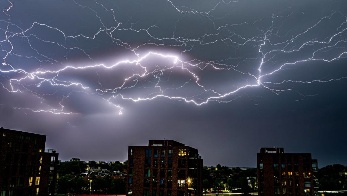 Zo trokken onweer en bliksem over Noord-Holland