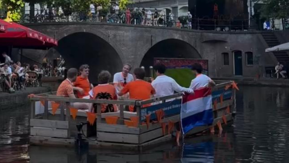'Only in Amsterdam': city blunders with video of Utrecht canal