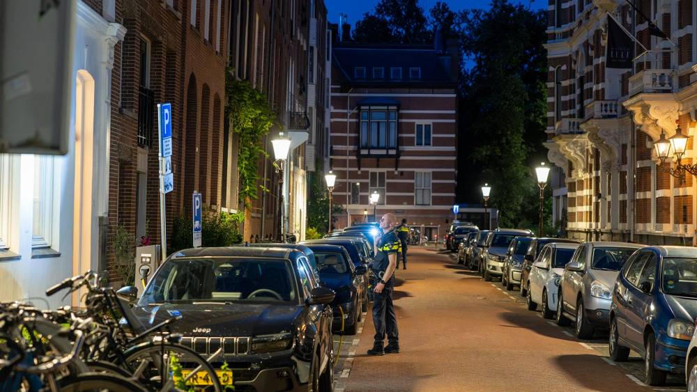 Shot fired during home invasion on Anna van den Vondelstraat