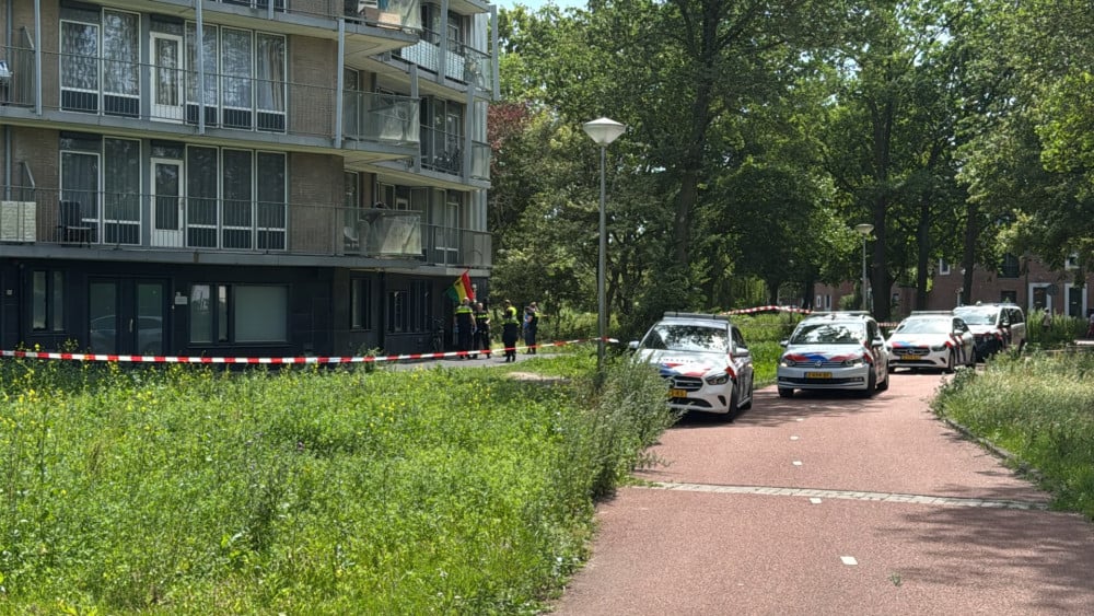 Two injured in broad daylight shooting at barber shop in Zuidoost