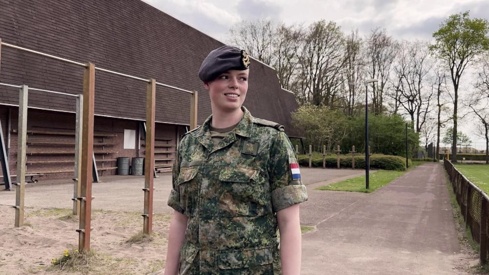 Reservist Rianne: "Als ik levende kakkerlakken kan eten, dan moet de rest ook wel lukken"
