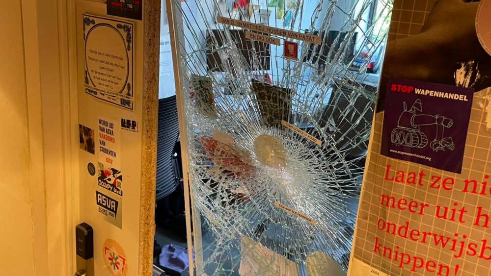 Urine op de vloer en kapotgeslagen deuren: kantoor Amsterdamse studentenvakbond vernield
