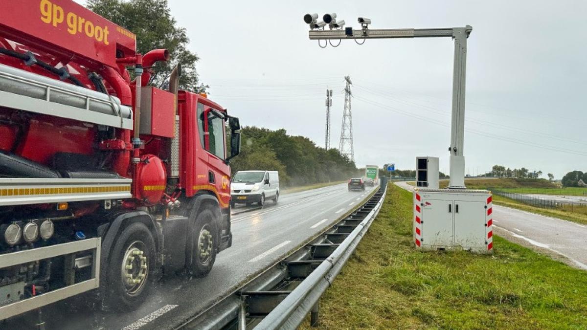 Focusflitser terug langs N244: honderden automobilisten betrapt met telefoon in de hand