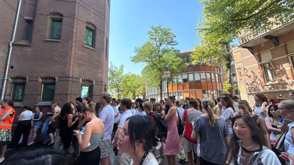 Sprinkler system failure in new University Library, building evacuated due to flooding